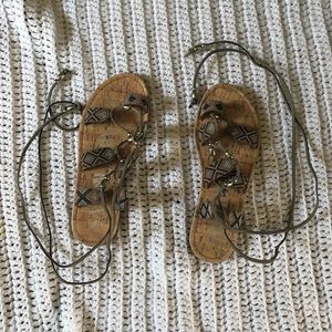 BEADED LACE-UP SANDALS✨🙃